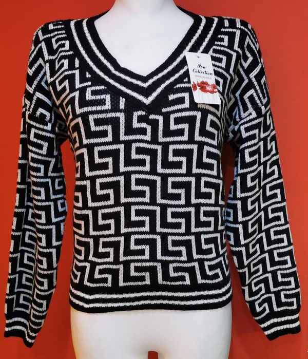Sweterek sweter dekold wzór