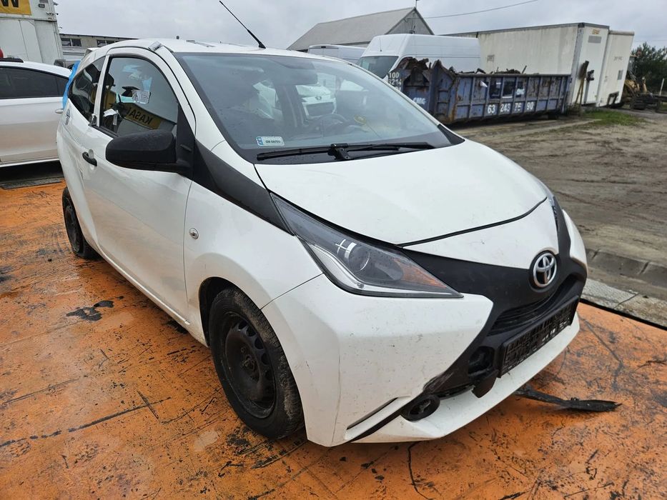Toyota AYGO II 2014/05-  Silnik: 1.0 VVT-i 1KR-FE 998ccm 69KM/51kW 068 na części drzwi lampa przód zderzak