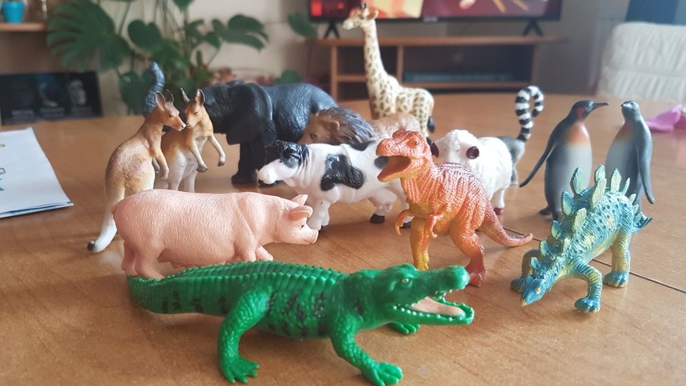 Różne zwierzatka z tworzywa