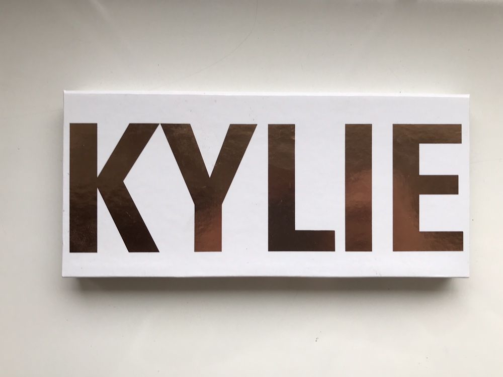 Kylie Cosmetics The Royal Peach Palette paleta cieni do powiek cienie