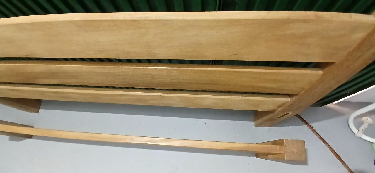 Cama de casal em madeira maciça  robusta estilo clássico