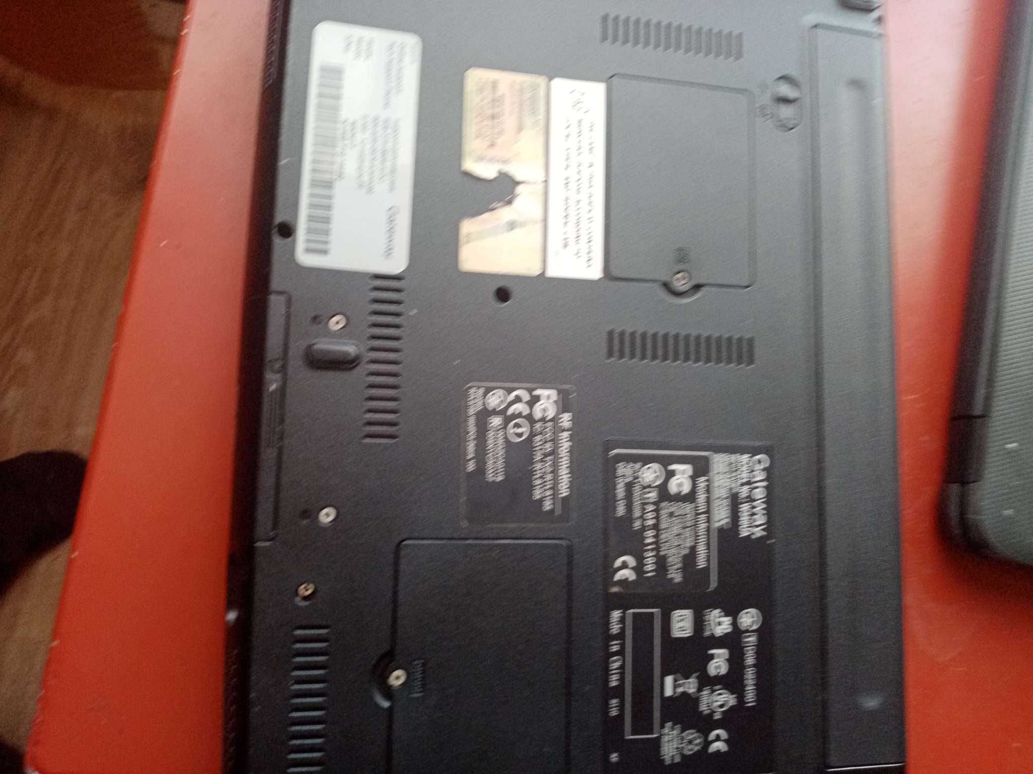 laptop Gateway z zasilaczem