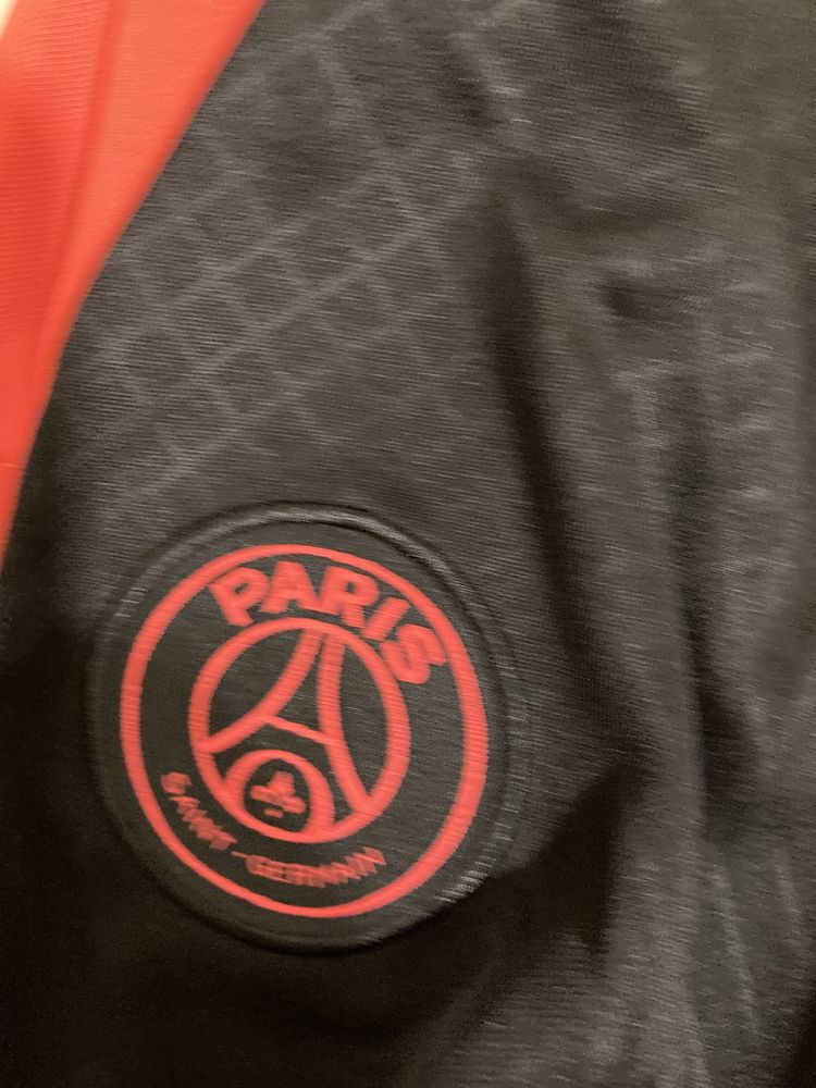 T shirt caveada PSG com calções kit vermelho jordan novo com etiqueta