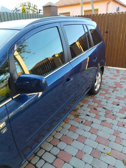 Опель зафіра 2010