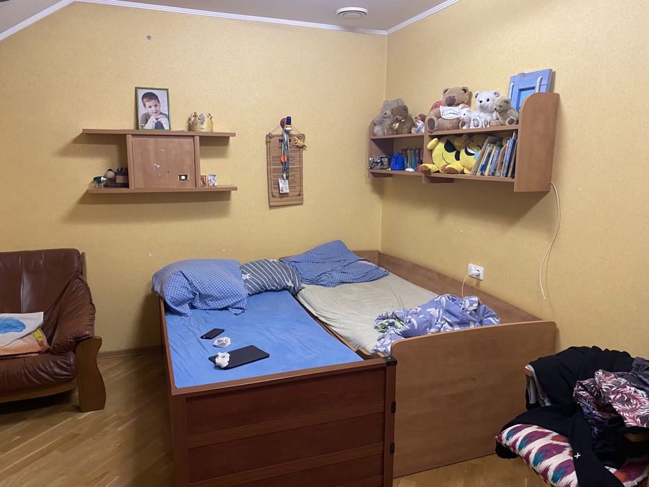 Дитячі меблі Меблевий набір в дитячу кімнату б/у