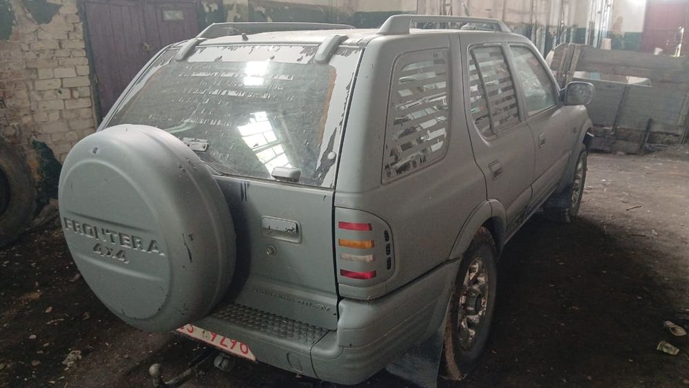 Продам кузовні деталі Опель фронтераб