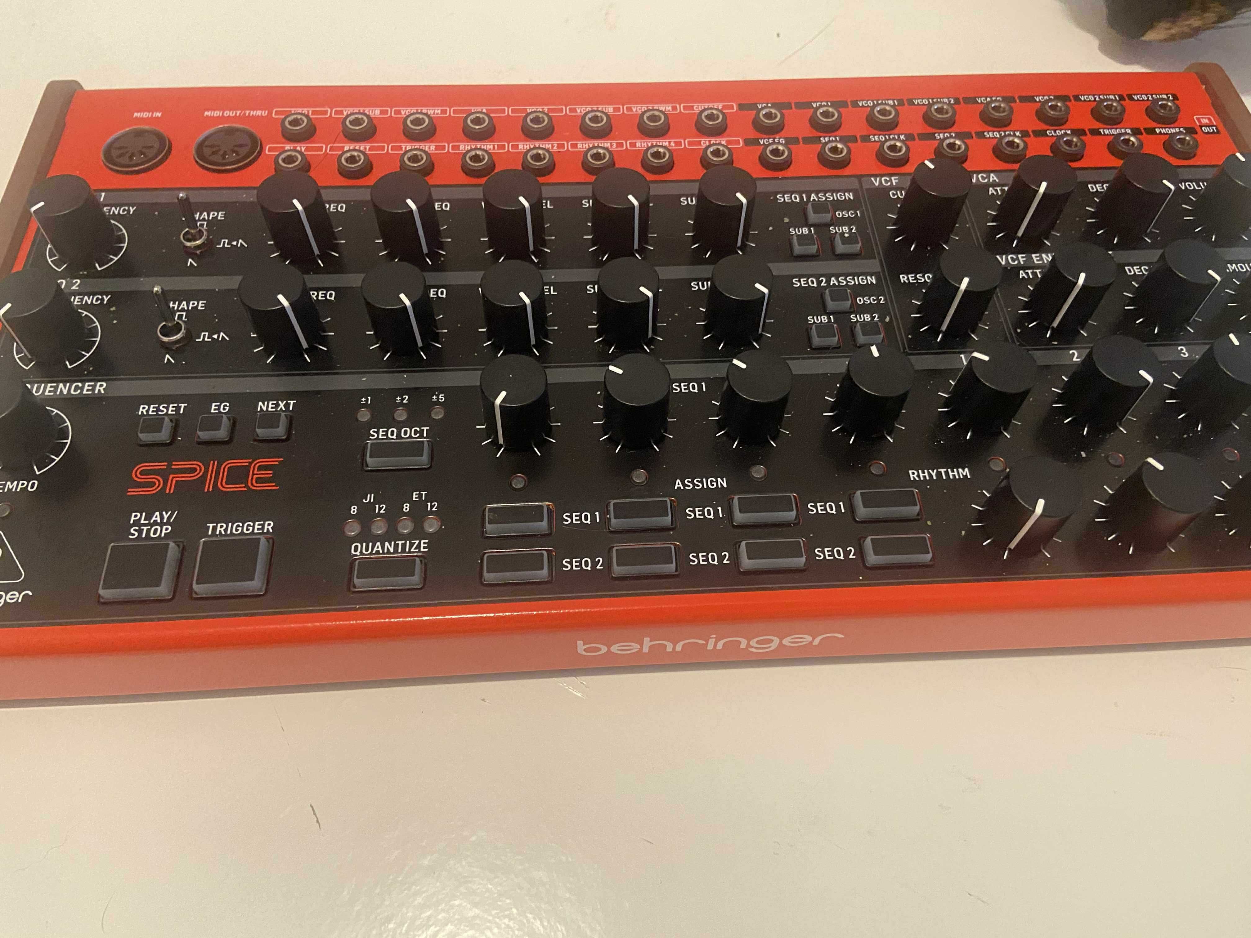 Sintetizador Behringer Spice
