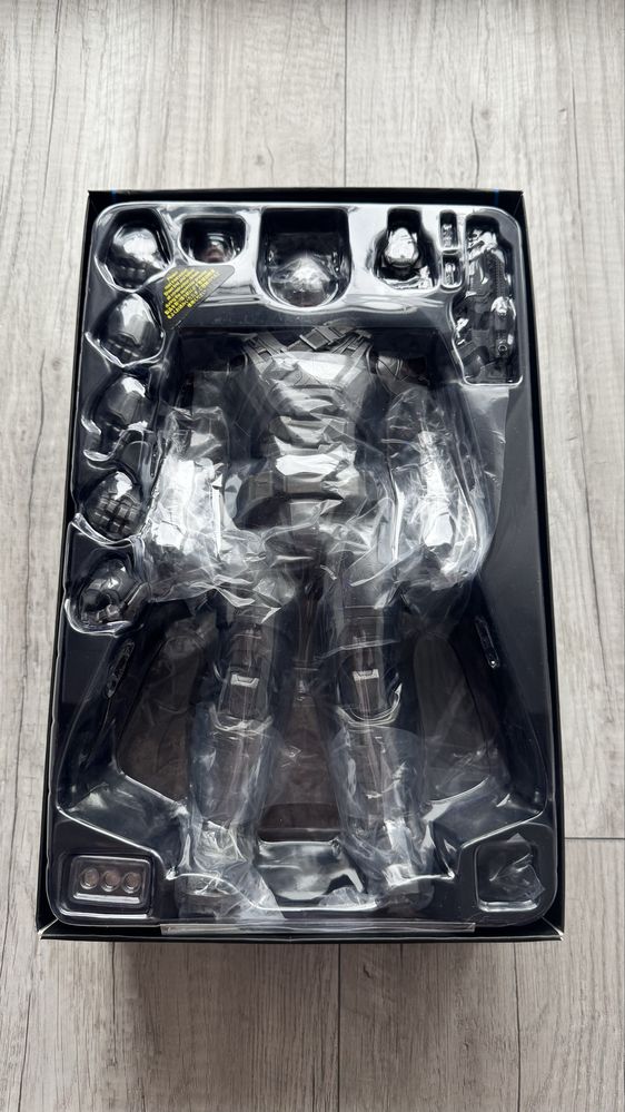 Hot Toys MMS349 Armored Batman