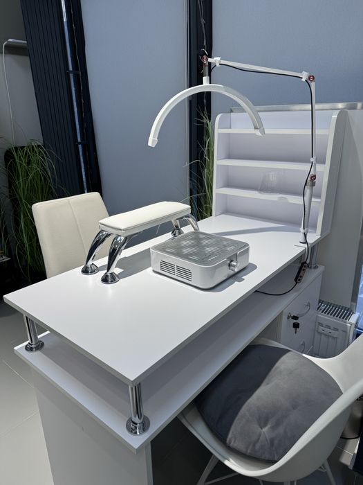 Место для мастера маникюра