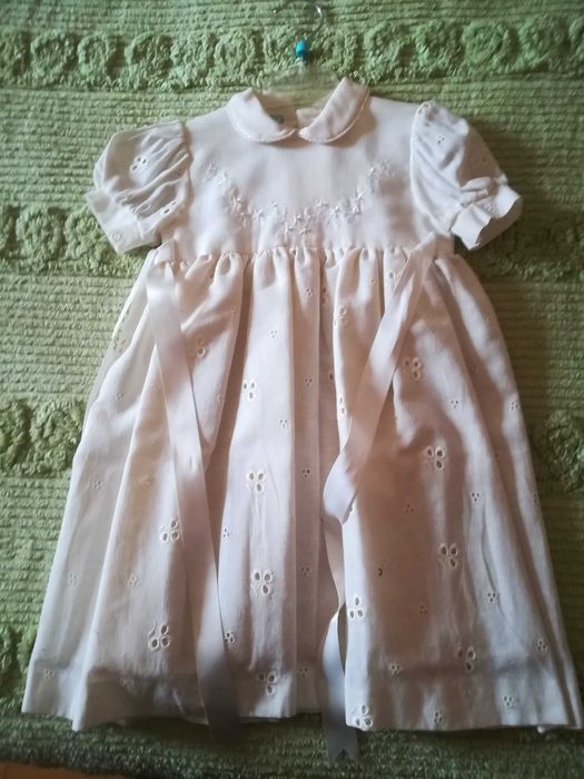 Vestidos de cerimónia de crianças.