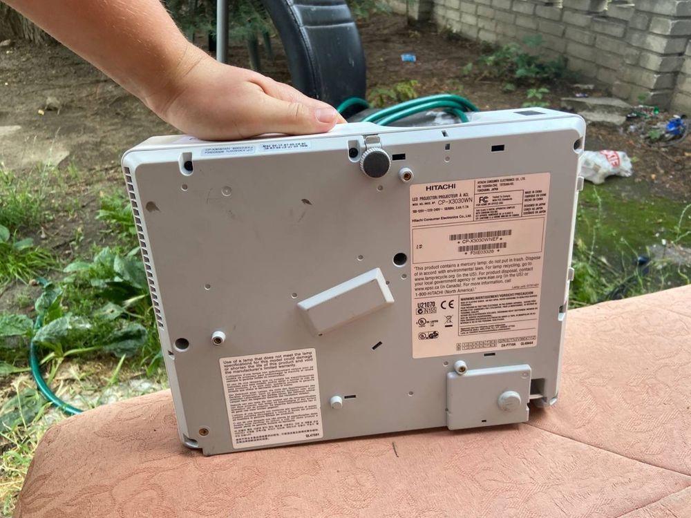 Proektor Hitachi w dpbrym stanie