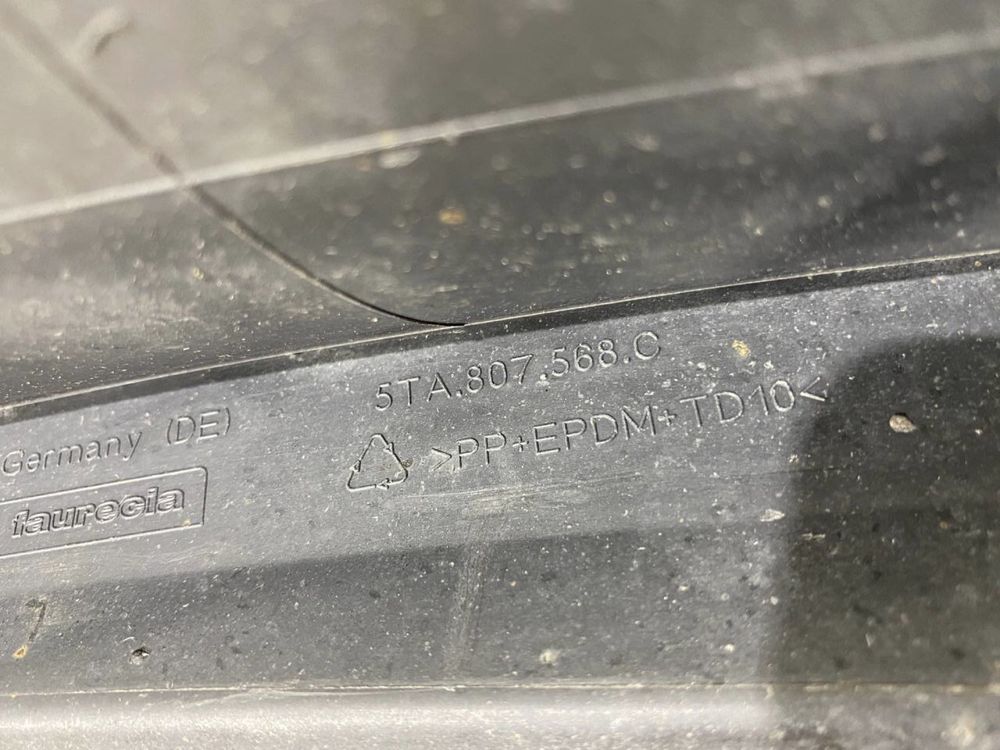 Бампер задний VW Touran 2 R line губа спойлер диффузор 5TA807568C