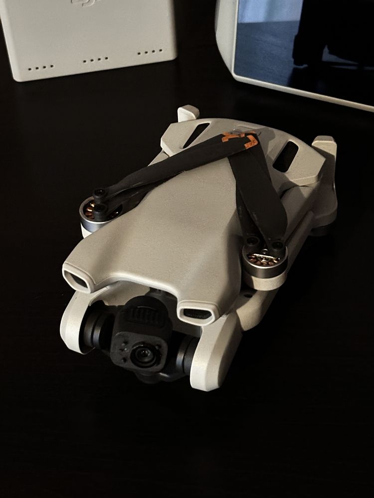 DJI Mini 3 Fly More Combo – sprawny, brak osłonki kamery