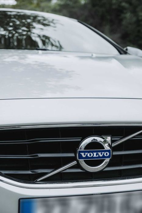 Volvo V40 - Conforto, Segurança e Estilo