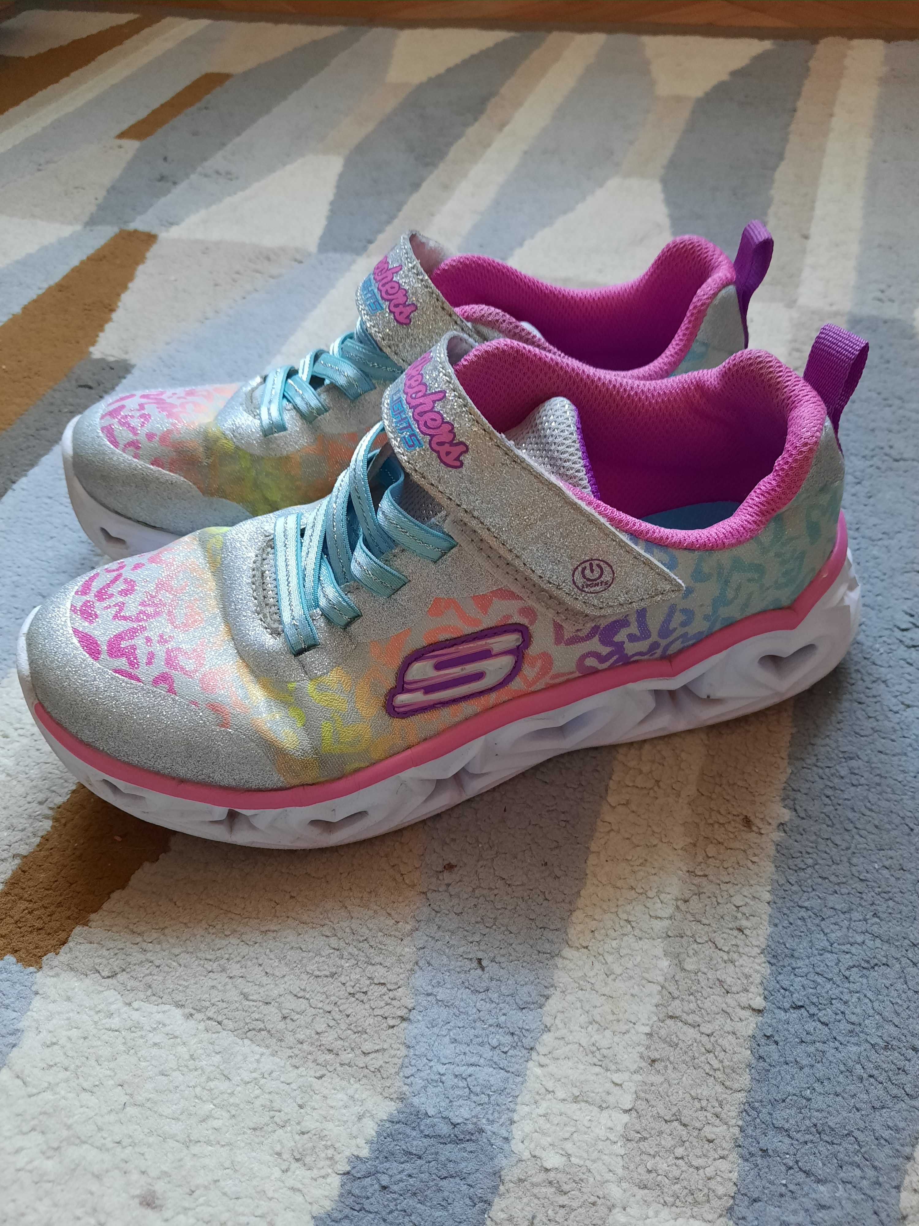 Buty świecące Skechers dla dziewczynki rozmiar 35 w dobrym stanie
