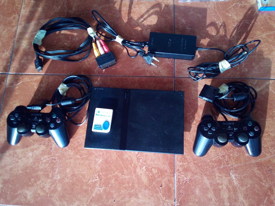 PlayStation 2 c/2 comandos, + 3Jogos originais,+Swapmagic