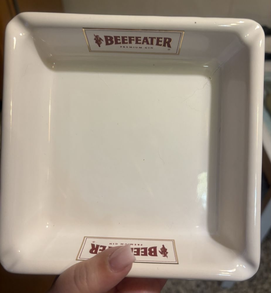 Cinzeiro Beefeater, colecionável, como novo.