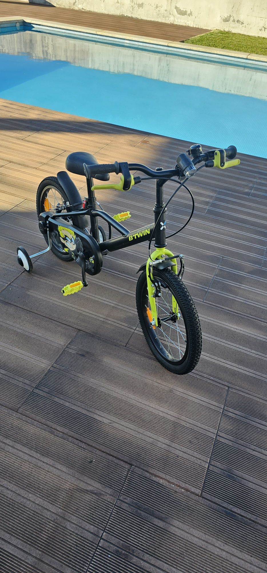 Bicicleta btwin dark hero 500 4 a 6 anos
