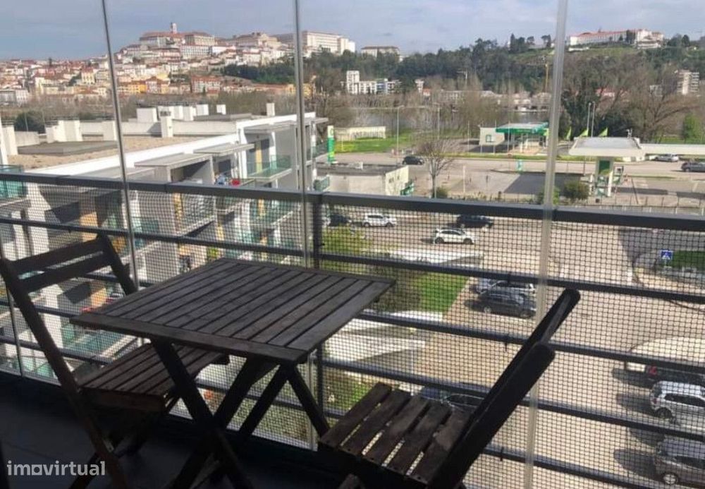Apartamento T3 com lugar de garagem em zona de Santa Clara