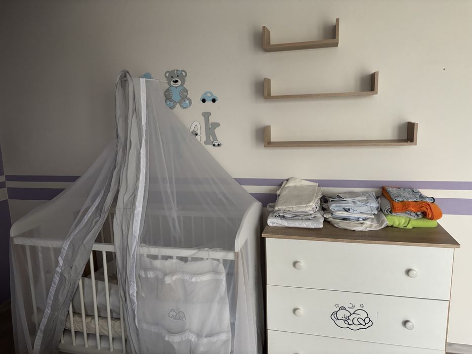 Łóżeczko z komoda i przewijakiem