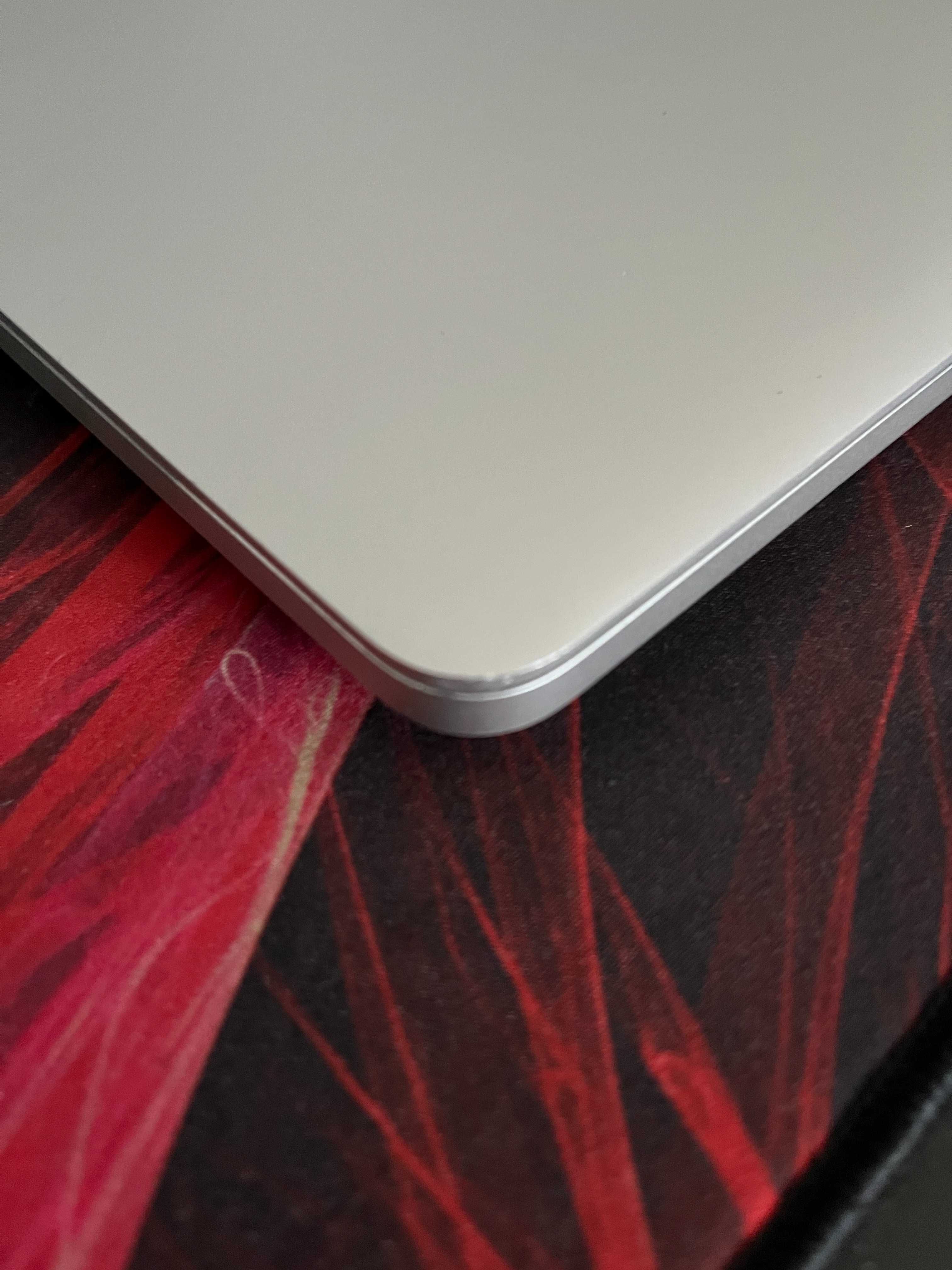 MacBook Pro 13" Retina - MacOS Sequoia