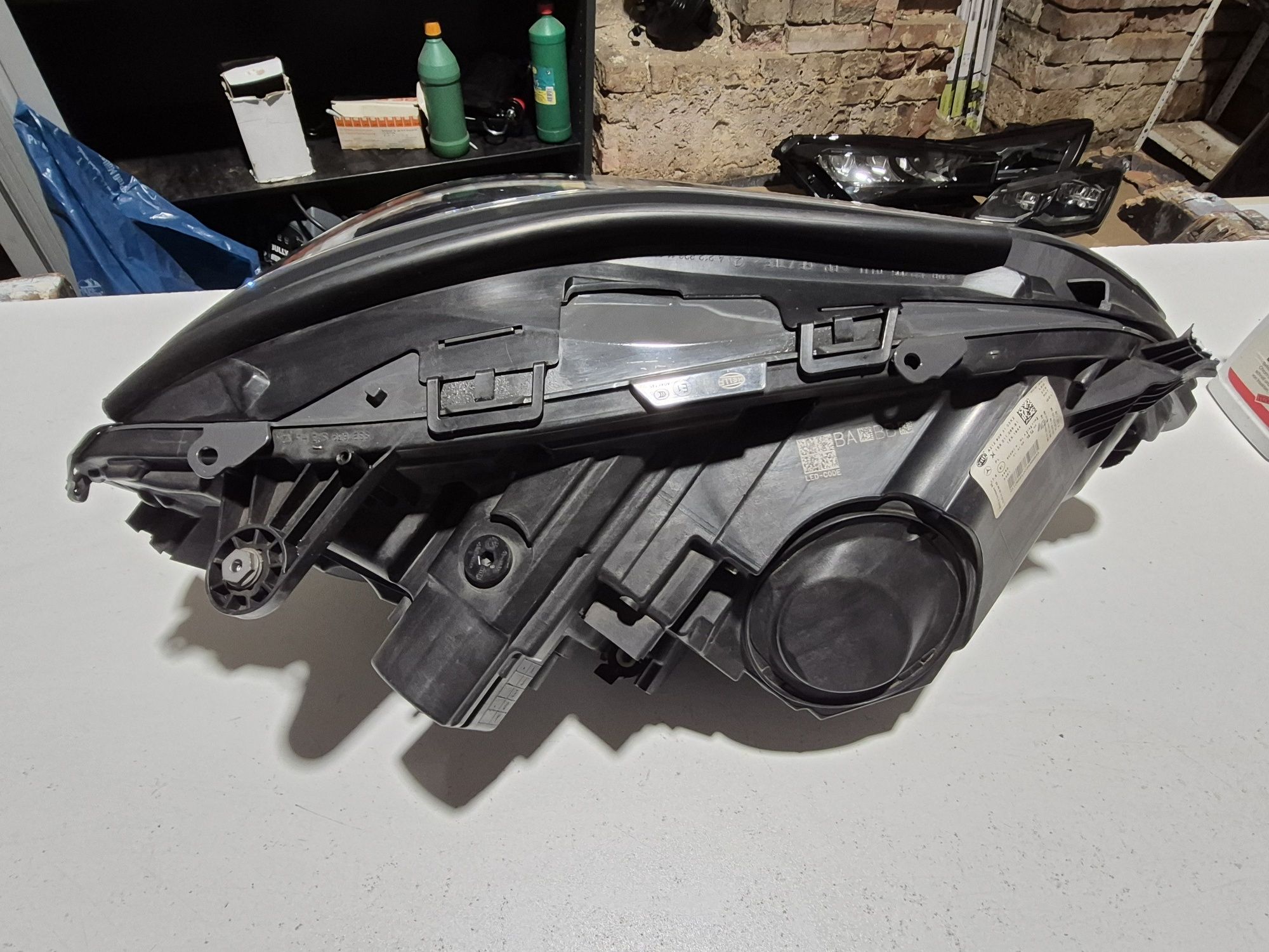 Mercedes E Klasa W212 lift, lampa przód lewa.  A212.906.3103.KZ