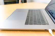 MacbookPro 15 Touchbar (i7 2.9GHz - 16GB - 512GB SSD - Gráfica 4GB)