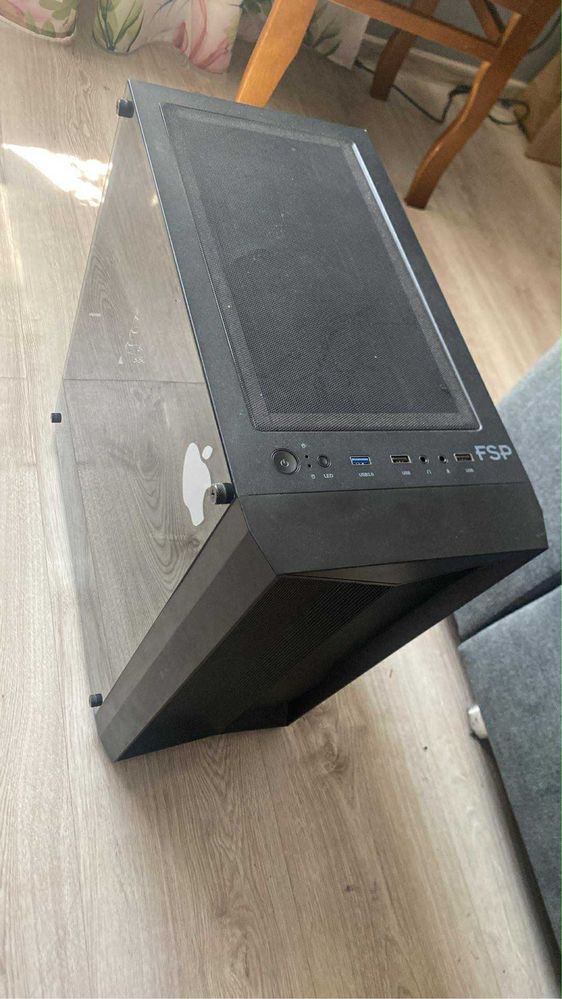 Kopmuter z monitorem