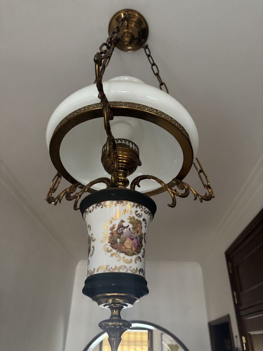 Candeeiro de tecto em porcelana