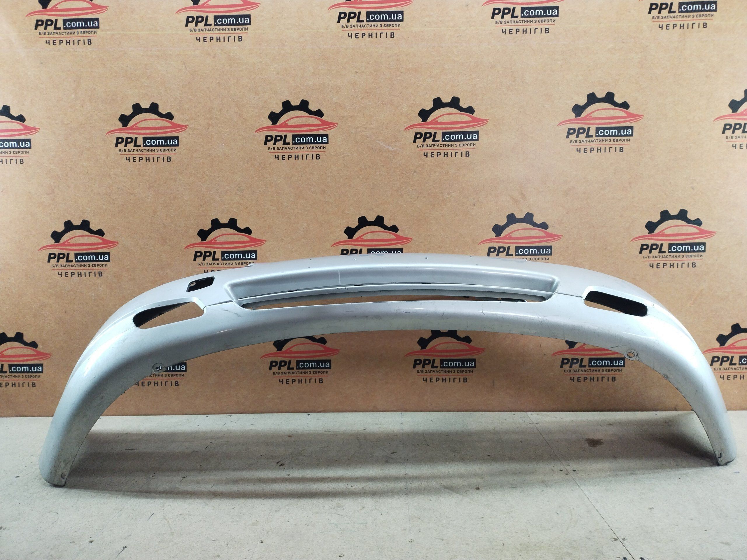 Volvo V70 II 2004-2007 рестайлинг Бампер передний 08693340