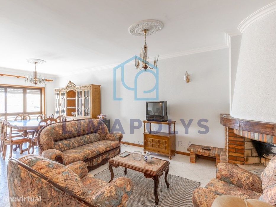 Apartamento T3 com amplas áreas e lugar de garagem