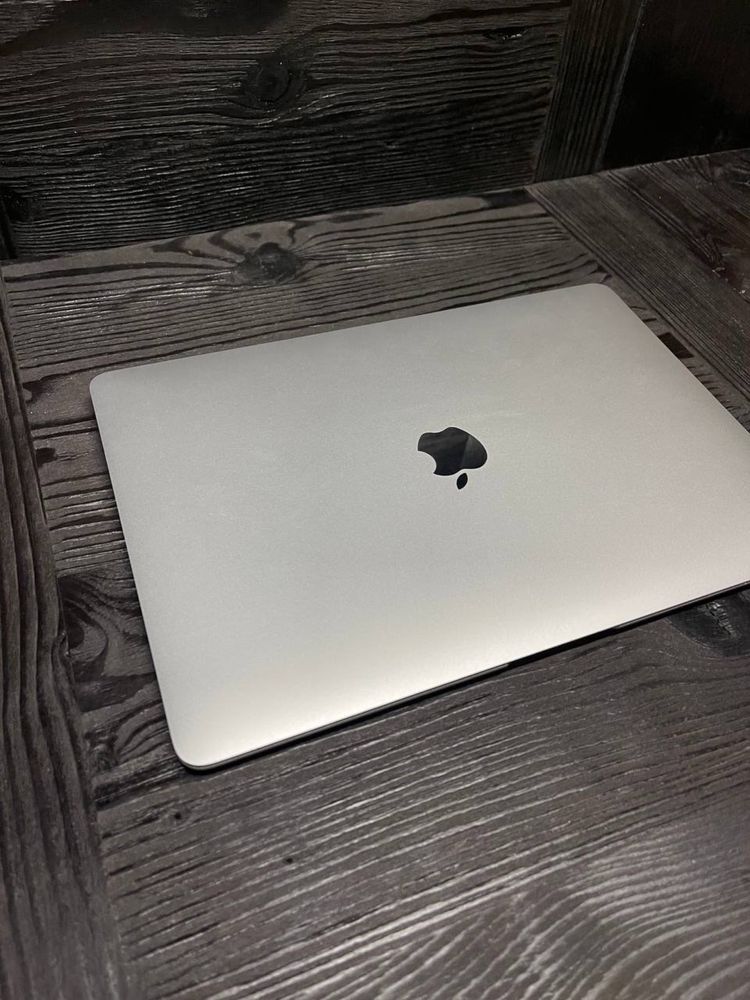 MacBook Air 13’ 2018 intelcore i5, 8gb, 128ssd