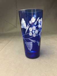 Красива старовинна ваза із кольорового синього хрусталя (кобальт)