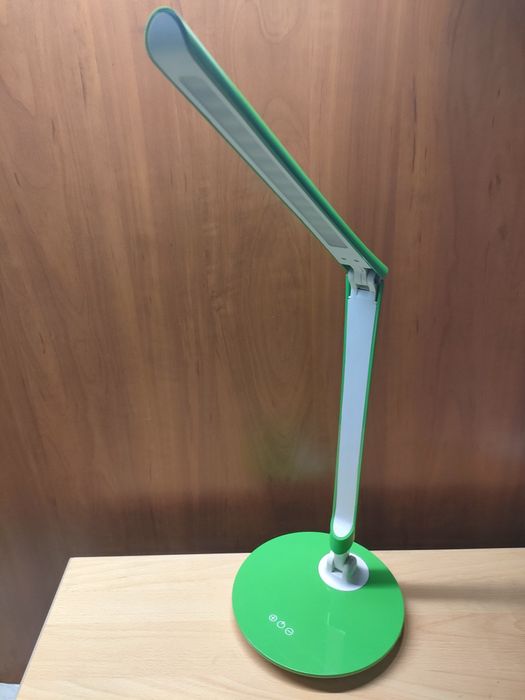 Lampka Biurkowa LED 8W z ładowarką USB