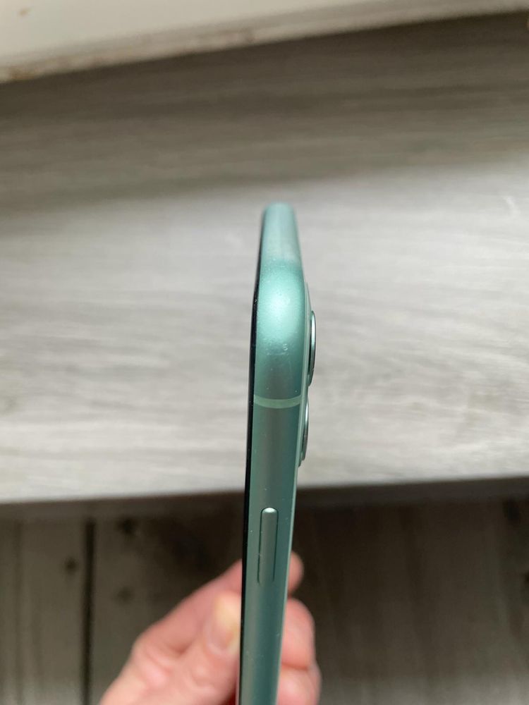 Iphone 11  iphone (lekko uszkodzony )