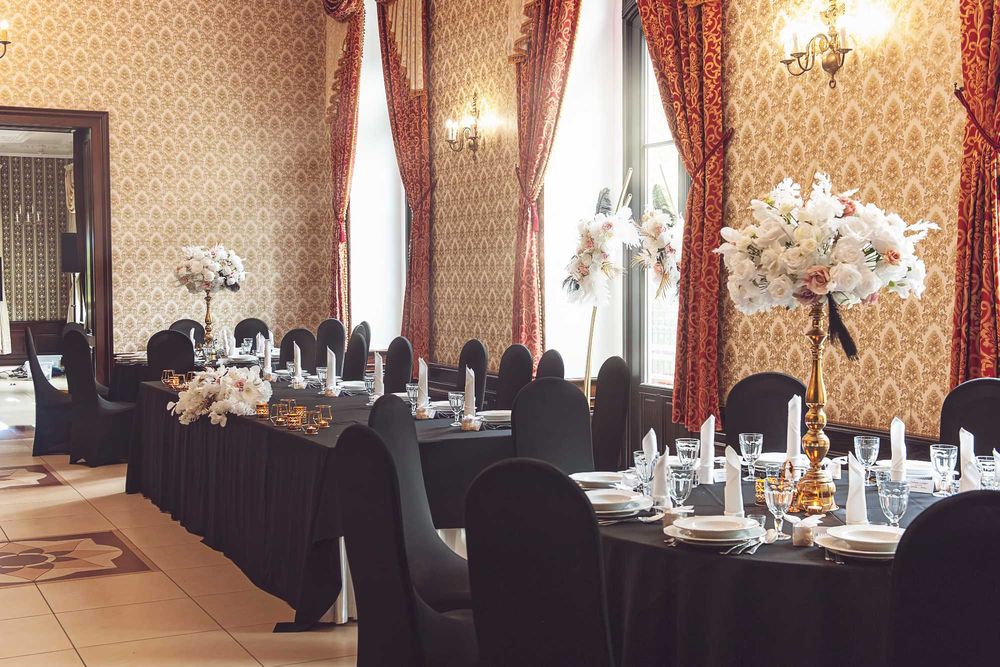 Obrus biały – obrusy gotowe i szyte, różne  kolory, na święta, na salę