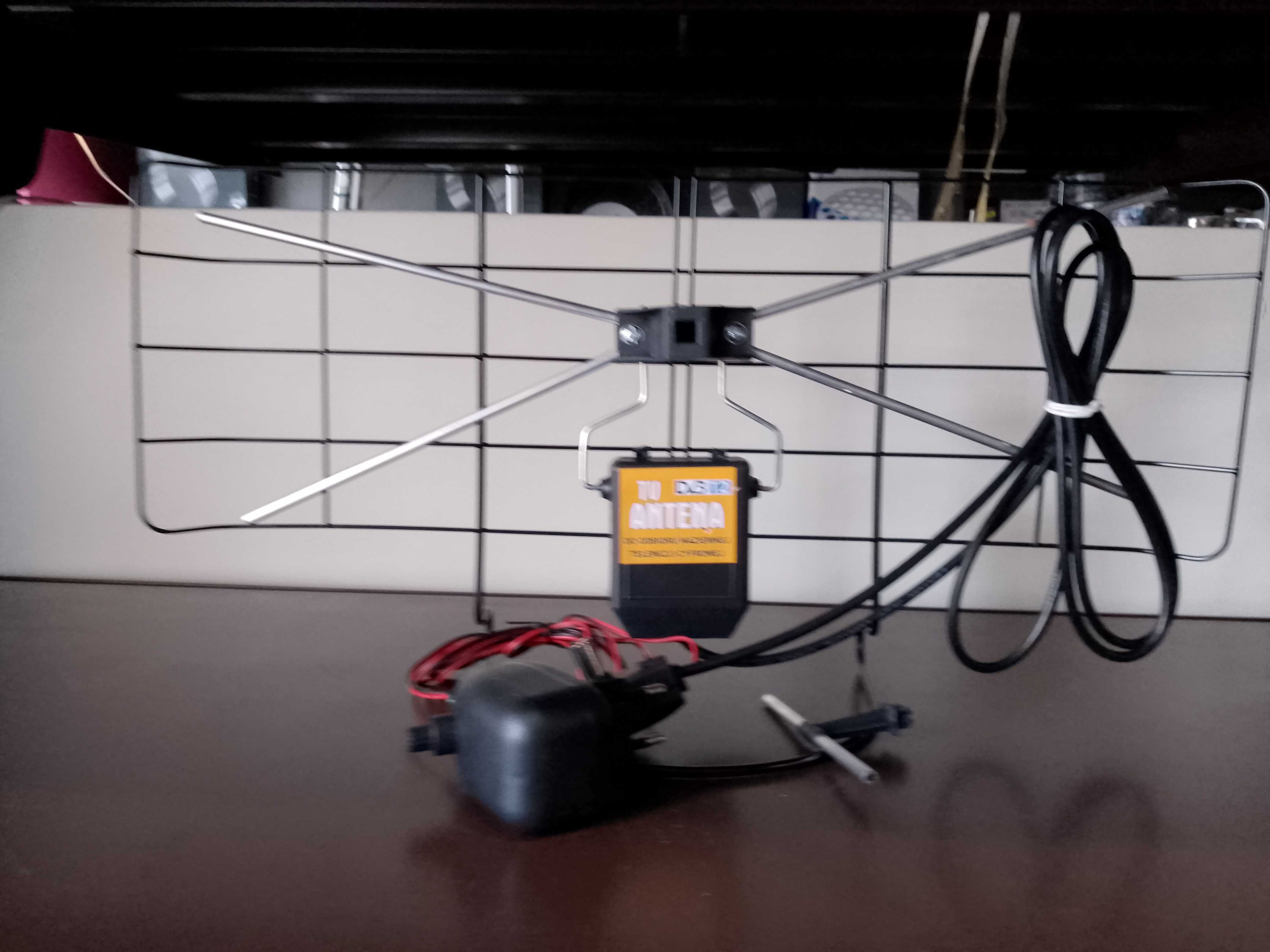 POLSKA MOCNA ANTENA TV POKOJOWA DVB-T + 69 dB nowa zapakowana komplet