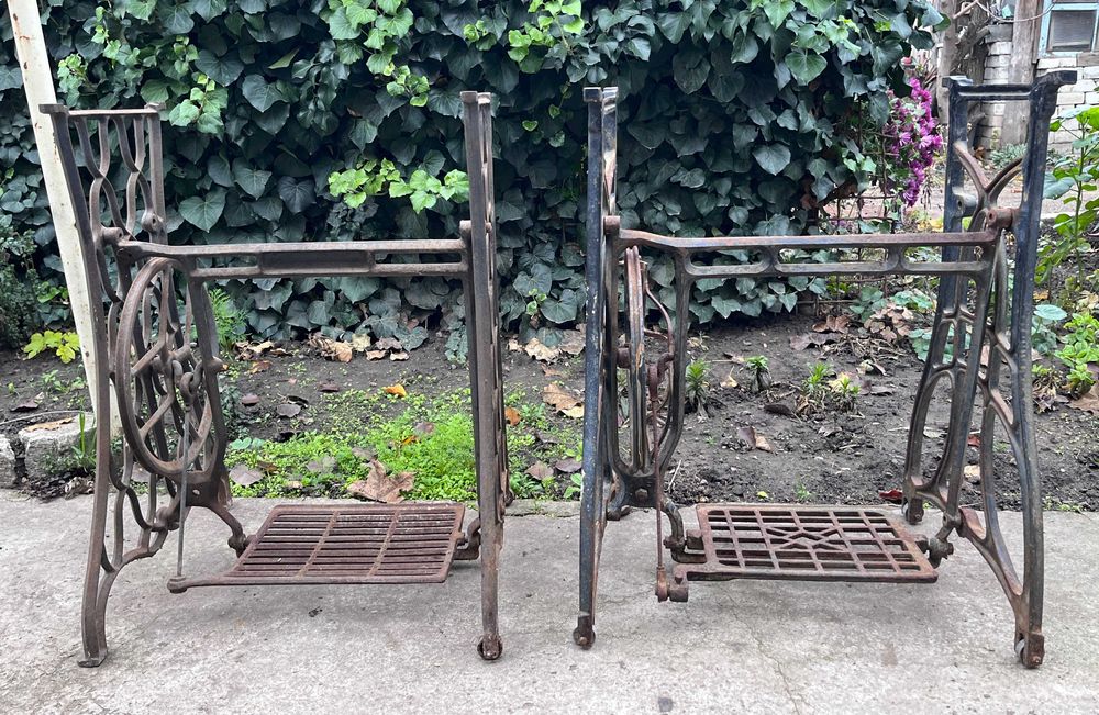 Станина, стол швейной машинки. Чугун