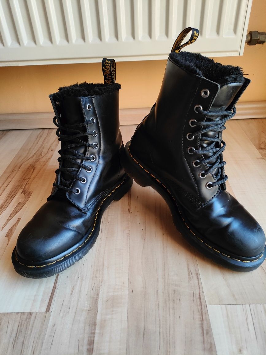 Klasyczne czarne Dr Martens 1460 Serena rozm 39 futerko ocieplane wyso