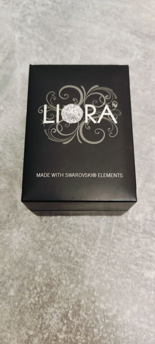 Продам жіночий годинник Liora Swarovski