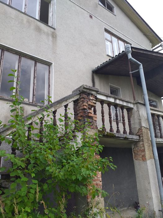 Терміновий продаж будинку з великою територією