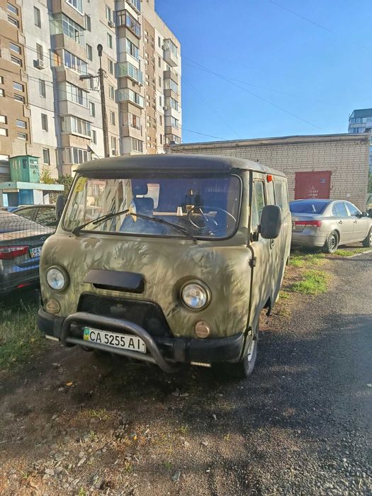 Автомобіль УАЗ буханка