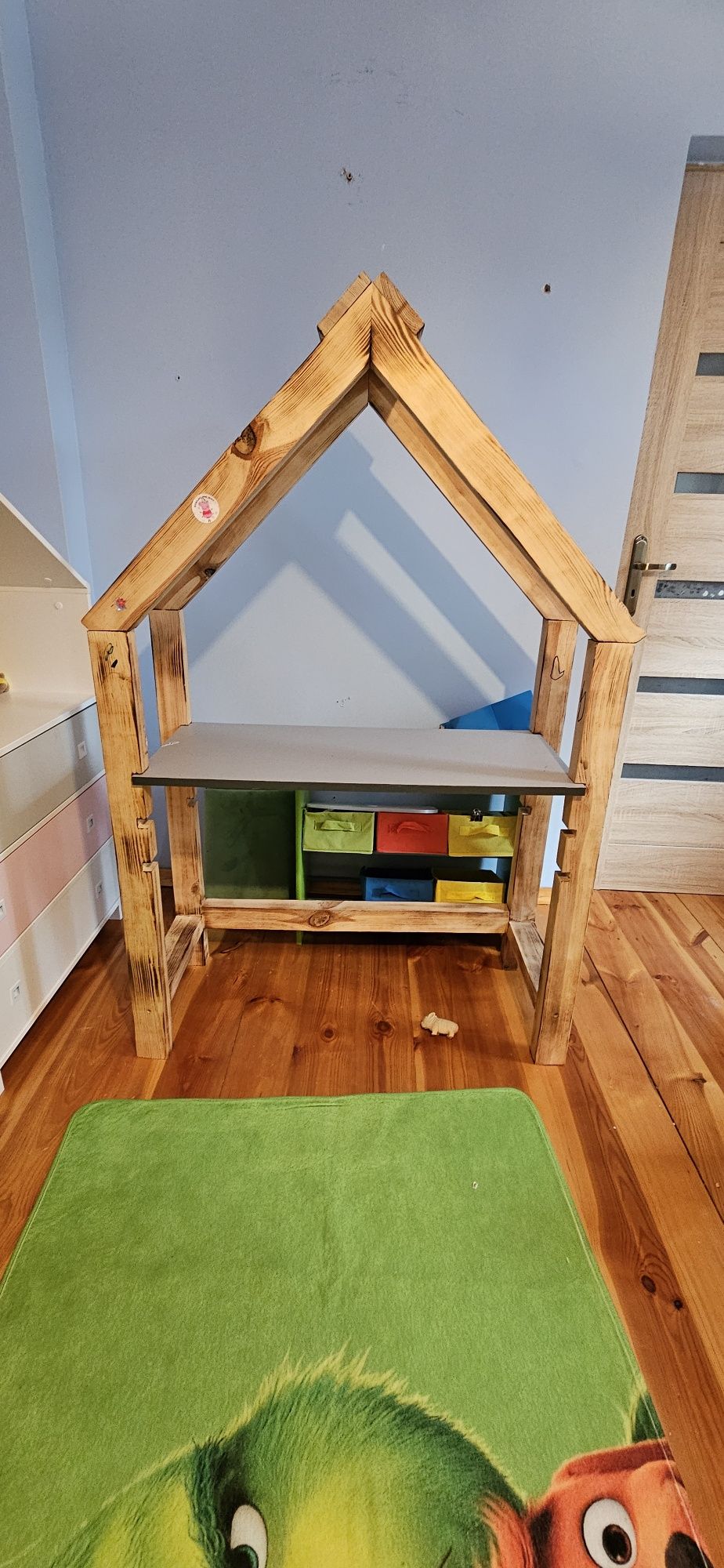 Biurko domek z regulowaną wysokością