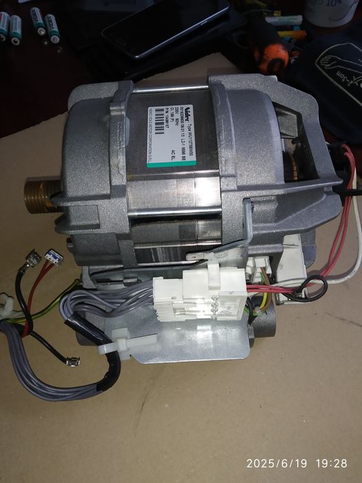 Двигатель от стиральной машины,рабочий.