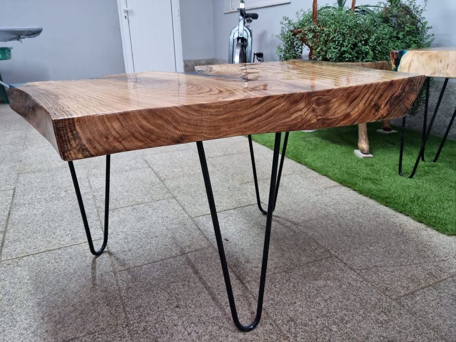 Mesa em Madeira macissa