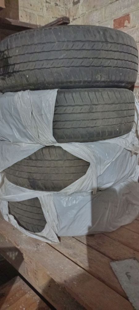 Продам резину летнюю Bridgestone 245/65R17