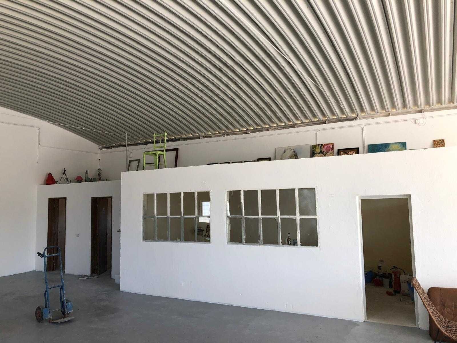 Arrenda-se Armazem com 200m2, em Benavente