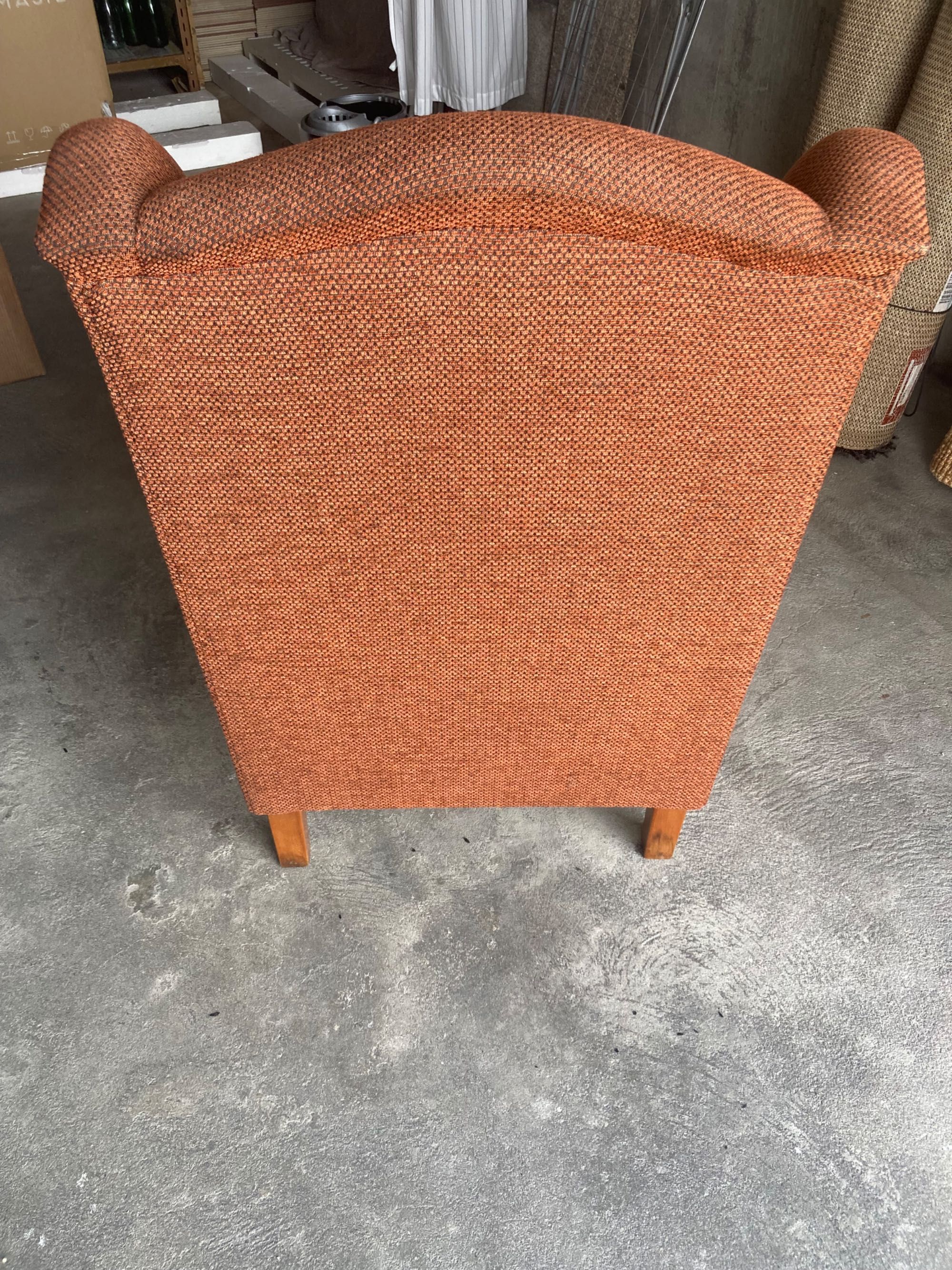 Cadeirão / Poltrona em tons terracota