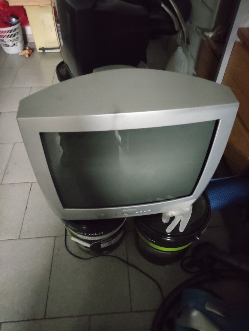 Televisores Philips 28" 5€ as duas