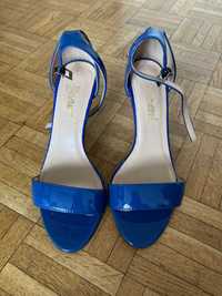 Sandałki w kolorze kobaltowym